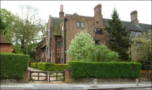 04 Wellgarth Road